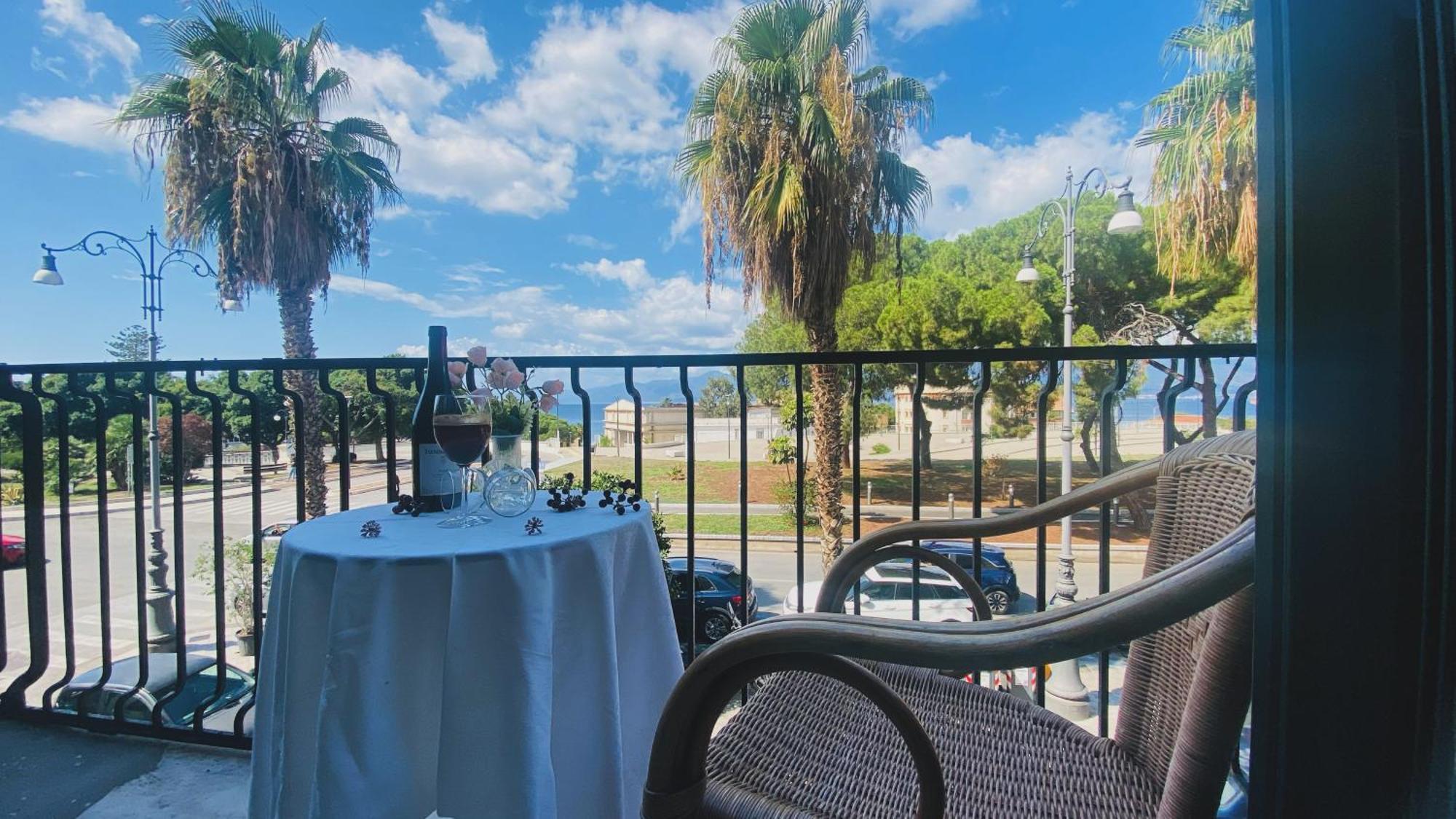 Il Balcone Sullo Stretto Bed & Breakfast Reggio di Calabria Eksteriør bilde